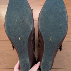 ブラウン ストラップ付き ミュール 合成皮革の画像