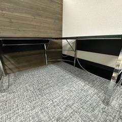 L字型 ガラストップデスクの画像