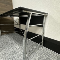 L字型 ガラストップデスクの画像