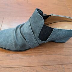 ROSE CROWN バックル付きストラップ スリングバックブーティの画像