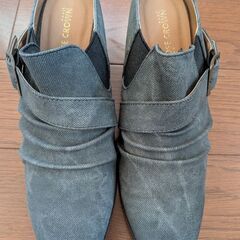 ROSE CROWN バックル付きストラップ スリングバックブーティの画像