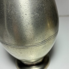 ピューター製の花瓶   の画像