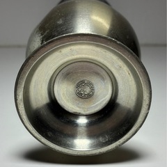 ピューター製の花瓶   の画像