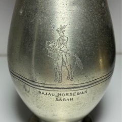 ピューター製の花瓶   の画像