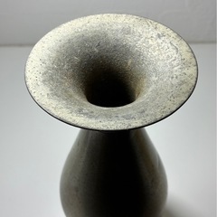 ピューター製の花瓶   の画像