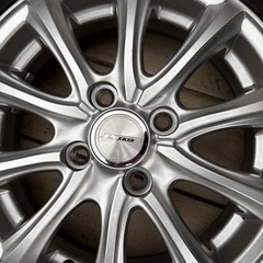 スタッドレスタイヤ ホイール付の画像