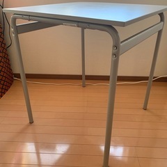 IKEA ダイニングスチールテーブルの画像