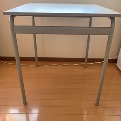 IKEA ダイニングスチールテーブルの画像