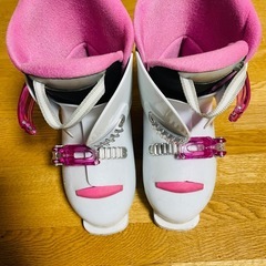 ジュニアスキーセット130センチ　
ポール、靴、ブーツカバー付きの画像