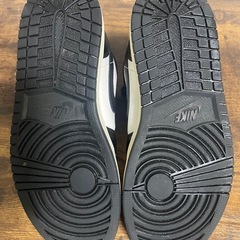 NIKE エアジョーダン1  mid　ウィメンズ　レッド／ホワイト の画像