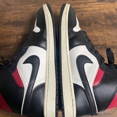 NIKE エアジョーダン1  mid　ウィメンズ　レッド／ホワイト の画像