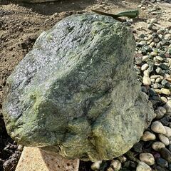 庭石　青石　庭の模様替えのため写真の「庭石」を無料で差し上げますの画像