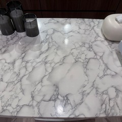 【デザイン × 機能を両立】ペダル昇降式 多機能　大理石調　ダイニングテーブル の画像