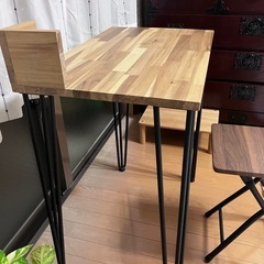 机と椅子の画像