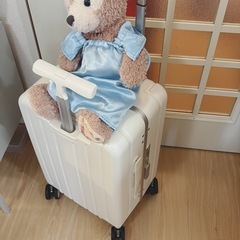新品未使用 多機能子供乗れるスーツケース　40リットル　白の画像