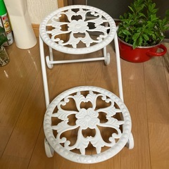 二段観葉植物スタンドの画像