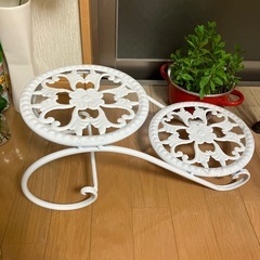 二段観葉植物スタンドの画像