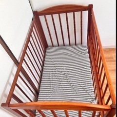 カトージ ベビーベッドの画像