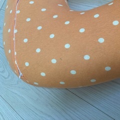 格安 授乳クッション オレンジ 水玉ドット カバー 授乳枕 U字 抱き枕 ベビーの画像
