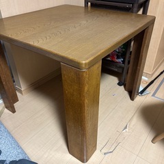 ダイニングテーブルの画像