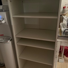 IKEAの白い棚の画像