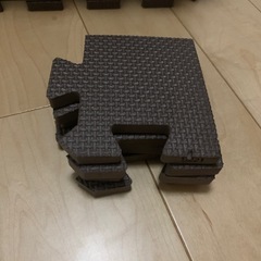 西松屋　ジョイントマット　直線部用36枚　角4枚　の画像