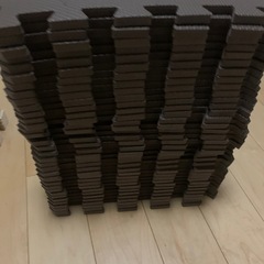 西松屋　ジョイントマット　直線部用36枚　角4枚　の画像