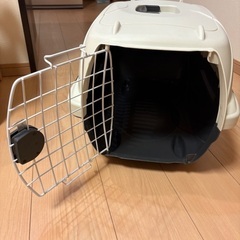 イタリア製ペットキャリー　ペット用ケージ、キャリーケース　頑丈、良品の画像