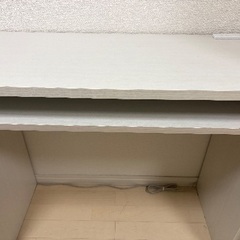 パソコンデスクと椅子セットでお譲りします。の画像