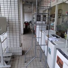 極上美品　伸縮式　洗濯機ラック　アイリスオーヤマ　洗濯機　ラック　ハンガーラック　ハンガー　ラック　物干し竿の画像