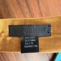 リバーシブルネクタイとポケットチーフの画像