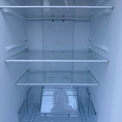 ★2024年製★超美品 中古★YAMADA 179L フロント庫内LED灯！大容量ドアポケット★右開き★2ドア冷蔵庫【YRZ-F17J】の画像