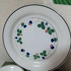 未使用　たち吉アダム&イブ野いちご柄 大サイズ1枚25㎝ 銘々皿5枚15㎝の画像