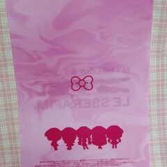【新品未使用】LE SSERAFIMとサンリオコラボのクリアファイル2種の画像