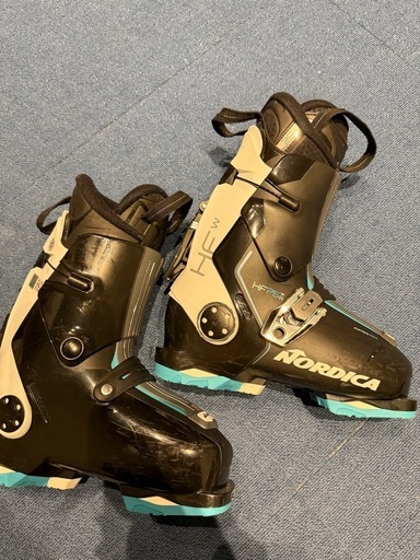 NORDICAスキーブーツ