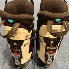 NORDICAスキーブーツの画像