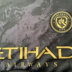 激安！サッカーユニフォーム！格好いいマンチェスターシティ黒色・サイズ選び・上下セット・ネームなし の画像