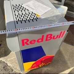 レッドブル小型冷蔵庫鍵付きの画像