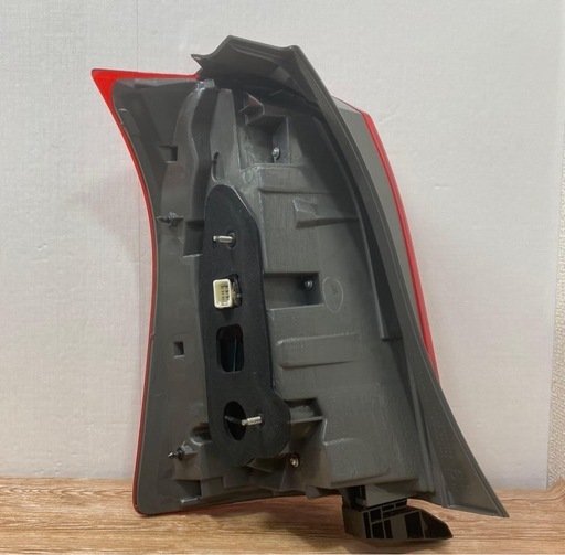 トヨタ純正 クリアリヤコンビランプ品番08538-68040(新品)