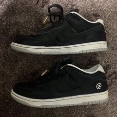 NIKESBスニーカーの画像