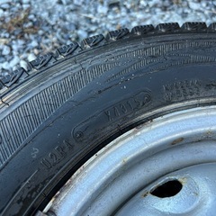 スタッドレスタイヤ、ホイール付きの画像