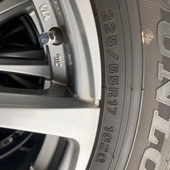 225/65R17  トヨタハリヤーアルミ付きスタッドレスタイヤ　の画像