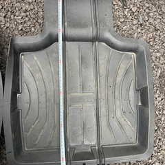 車 フロアマットの画像