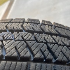 スタッドレスタイヤホイール付き4本セット  VR2 　23年製造　バリ溝　　
の画像
