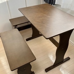 ミニダイニングテーブルとベンチ二脚セットの画像