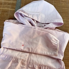 薄ピンク色ジャンパーの画像