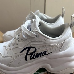 PUMA 厚底スニーカーの画像