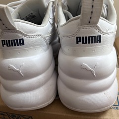 PUMA 厚底スニーカーの画像