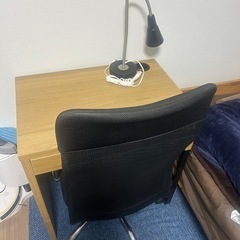 デスクと椅子セットの画像