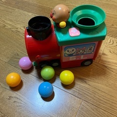 アンパンマン ボールがとびだす！ はしるよポンポンSLマンの画像